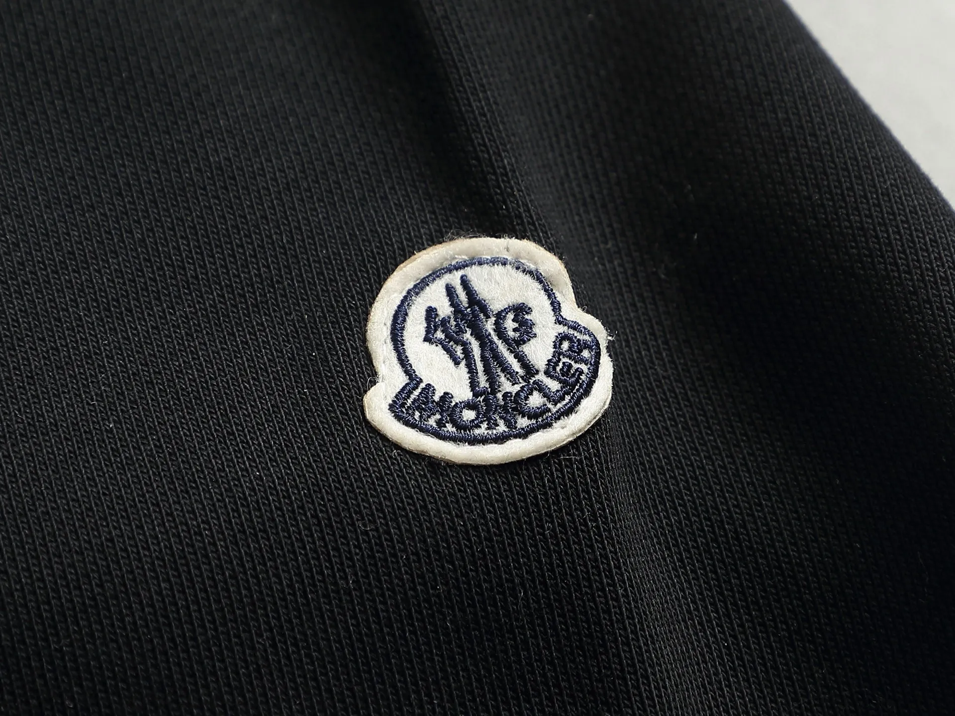 MONCLERClassiclogo Logo ， Retro Same Style 380 Versatile : Black White Khaki Size：XS S M L